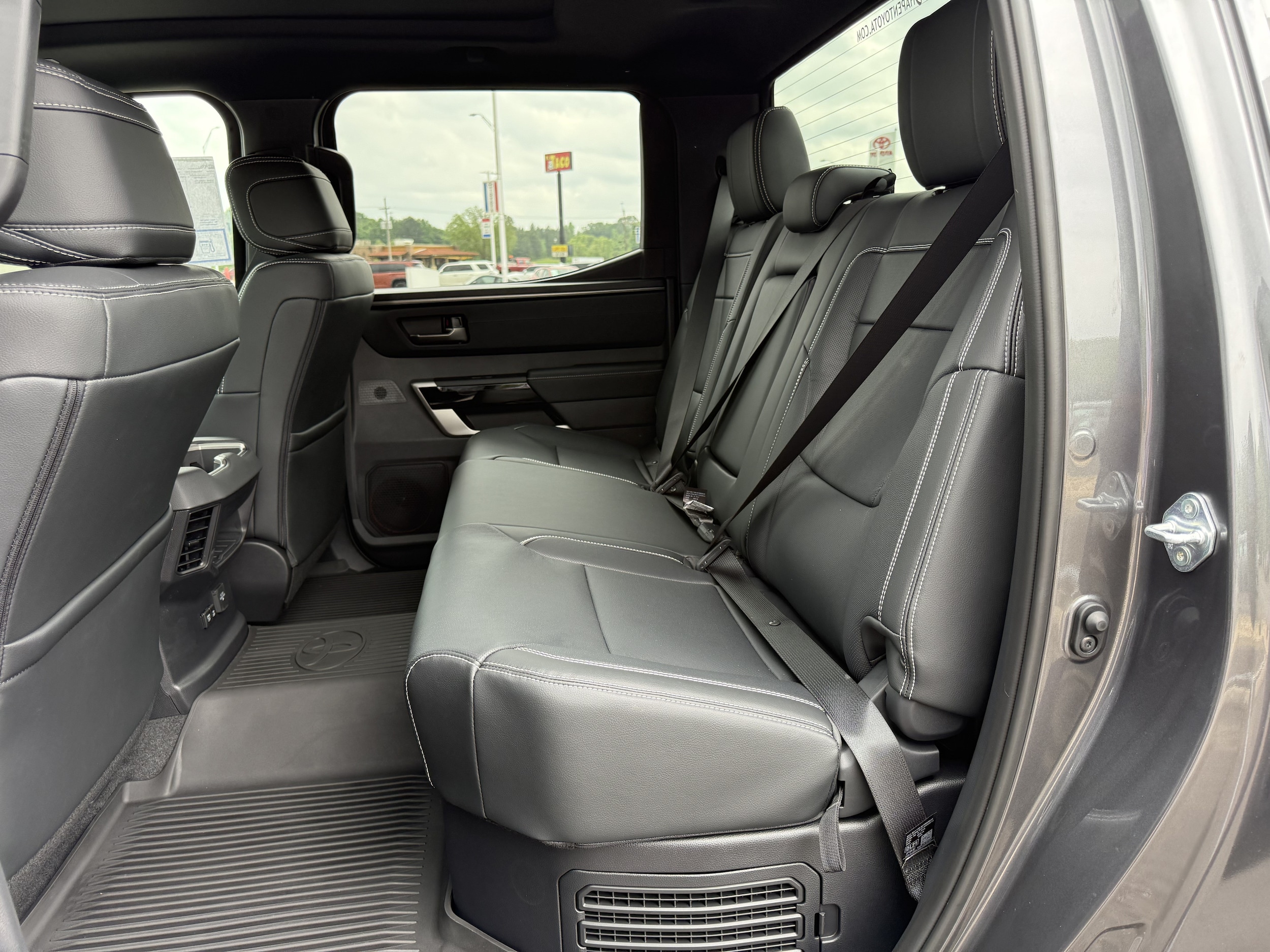 2026 Toyota Tundra Limited - Photo 9