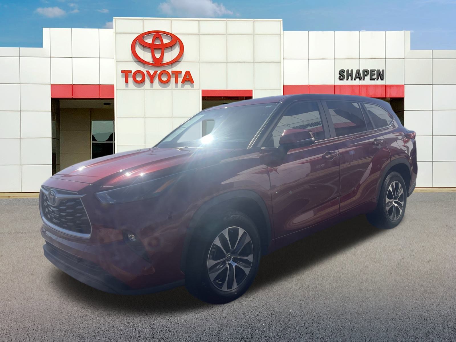 2023 Toyota Highlander Hybrid LE photo 2