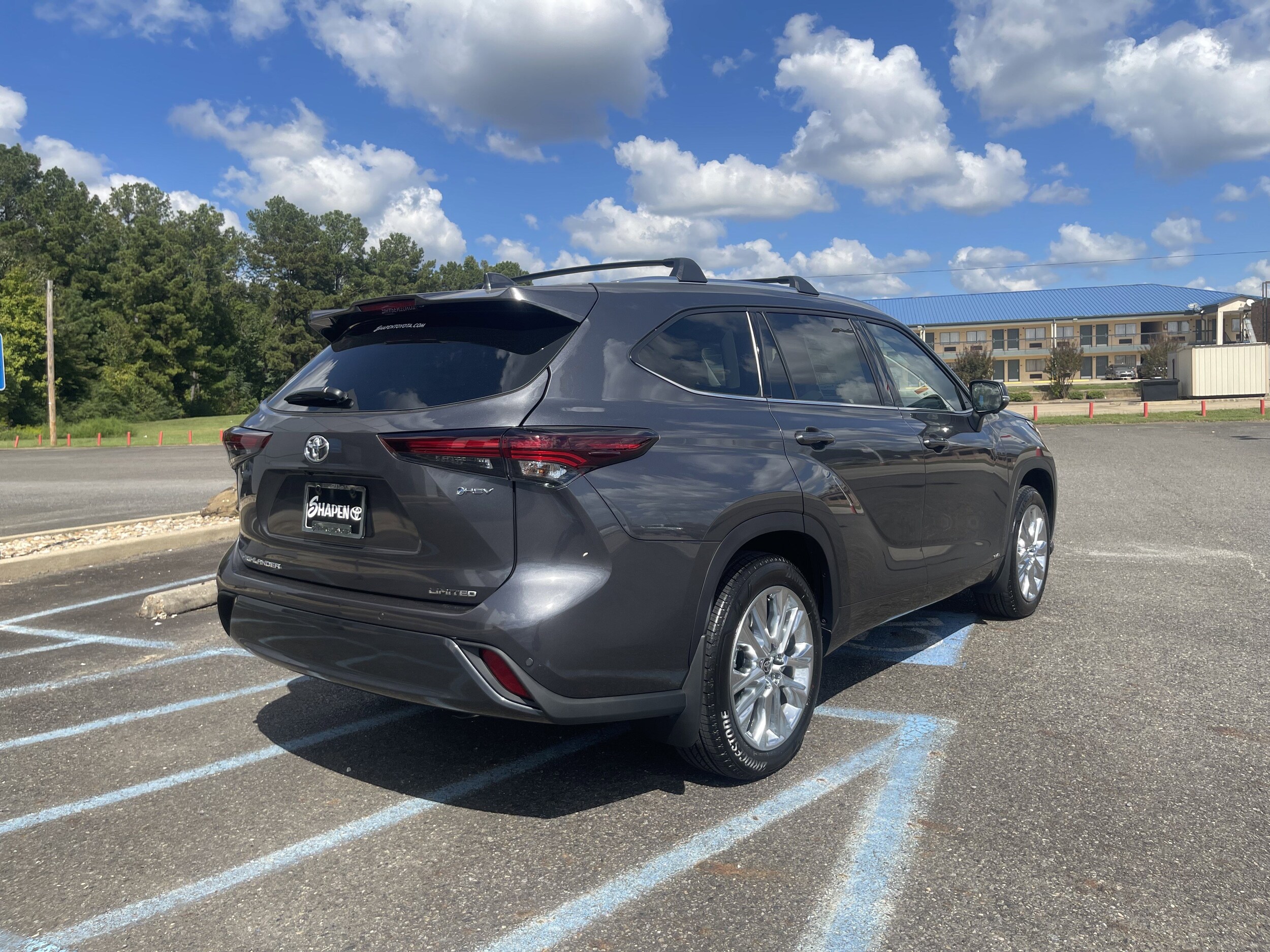 2025 Toyota Highlander Hybrid Limited photo 2