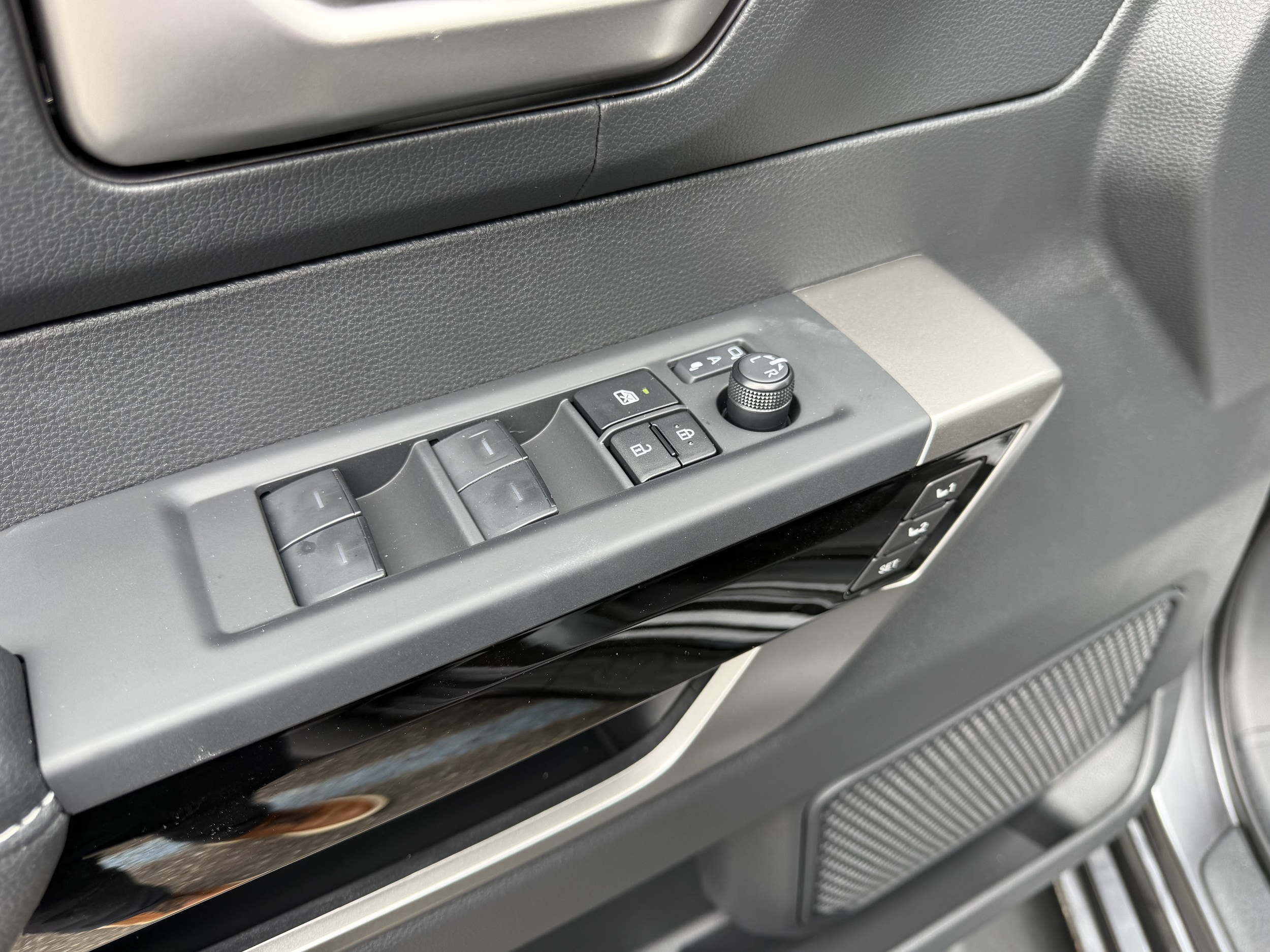 2026 Toyota Tundra Limited - Photo 12