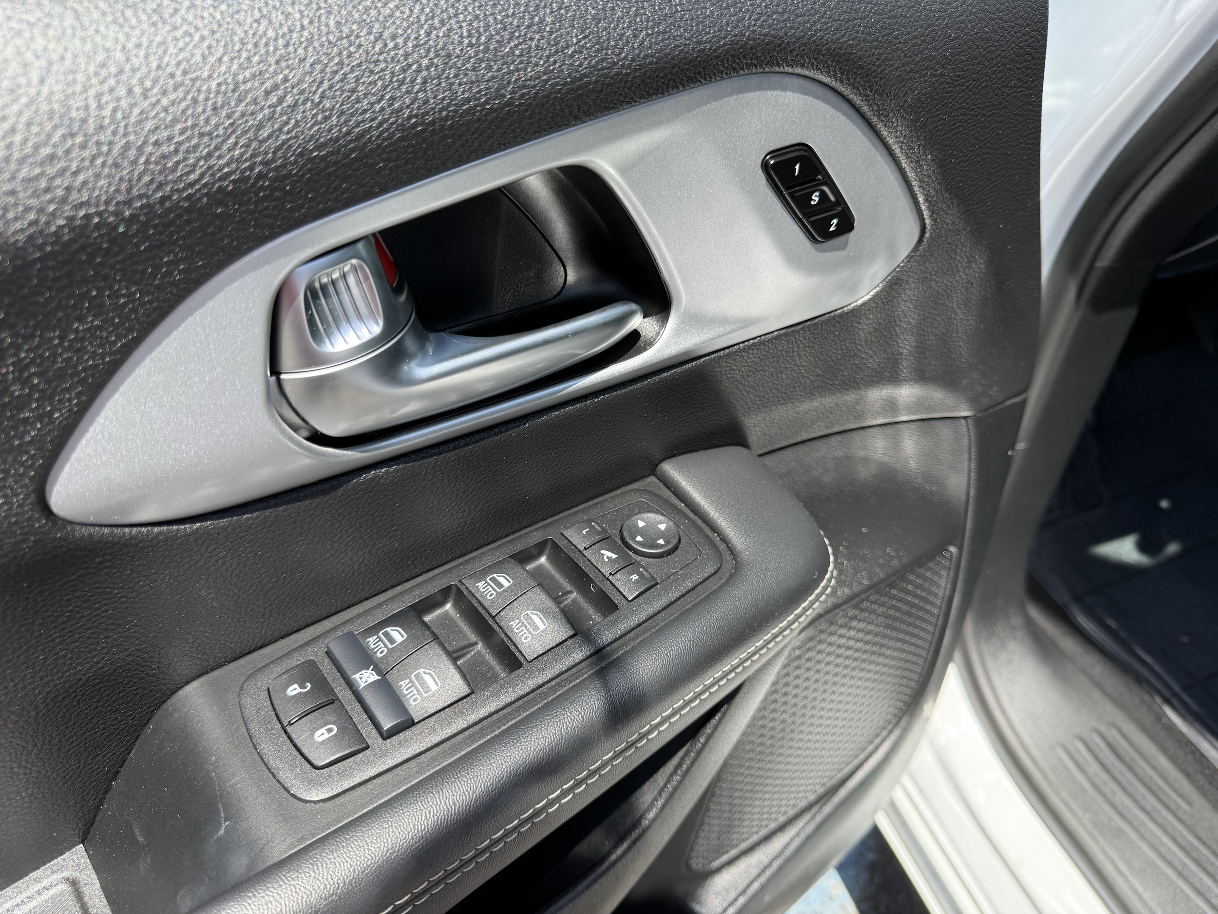 2025 Chrysler Pacifica Limited - Photo 15