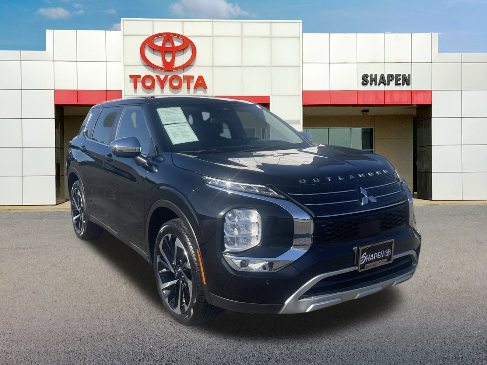 2024 Mitsubishi Outlander SE's photo