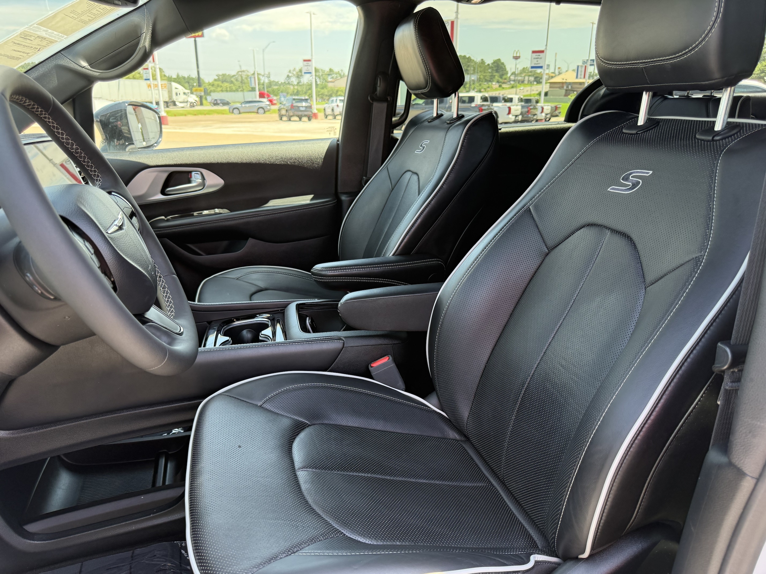 2025 Chrysler Pacifica Limited - Photo 16