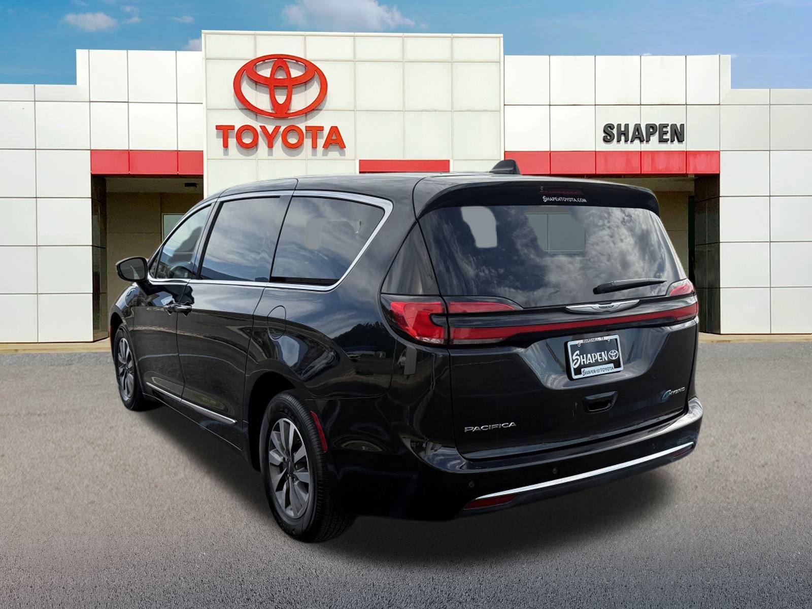 2023 Chrysler Pacifica Hybrid Limited photo 4