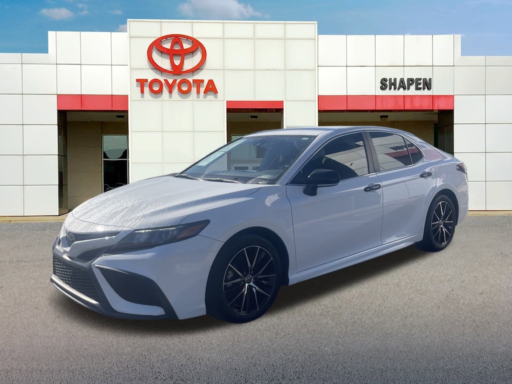 Used 2022 Toyota Camry SE Sedan