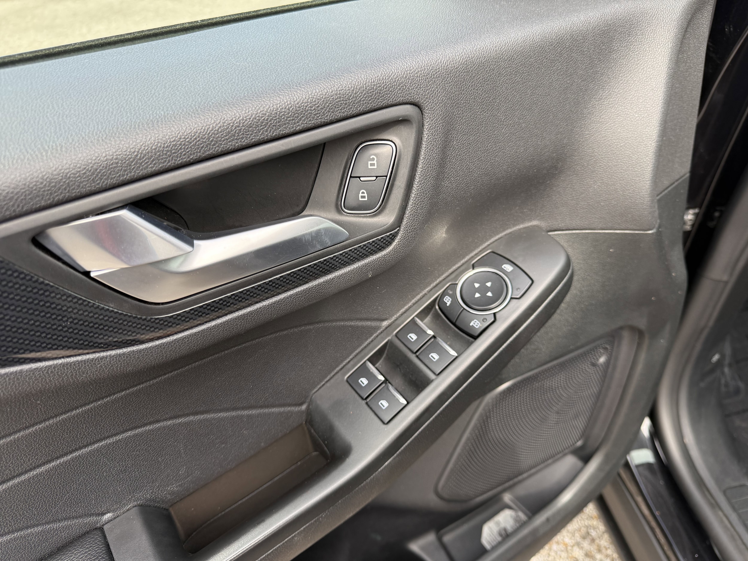 2025 Ford Escape ST-Line Select - Photo 12