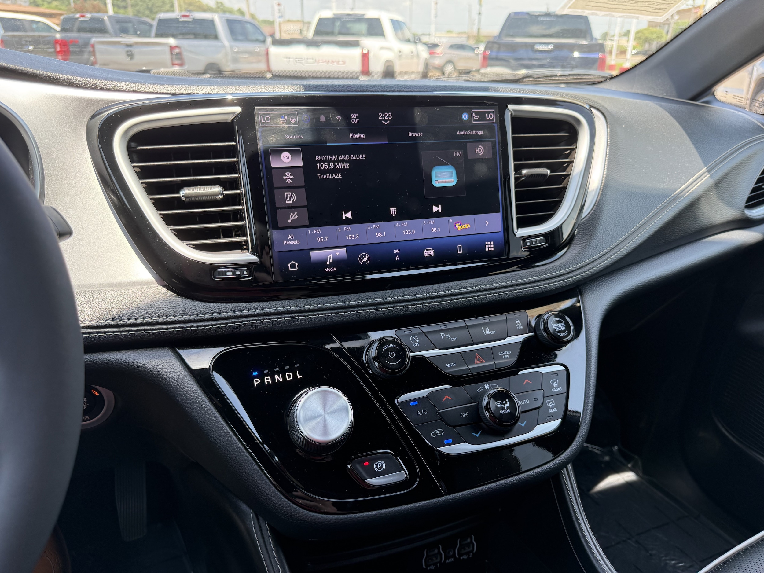 2025 Chrysler Pacifica Limited - Photo 19