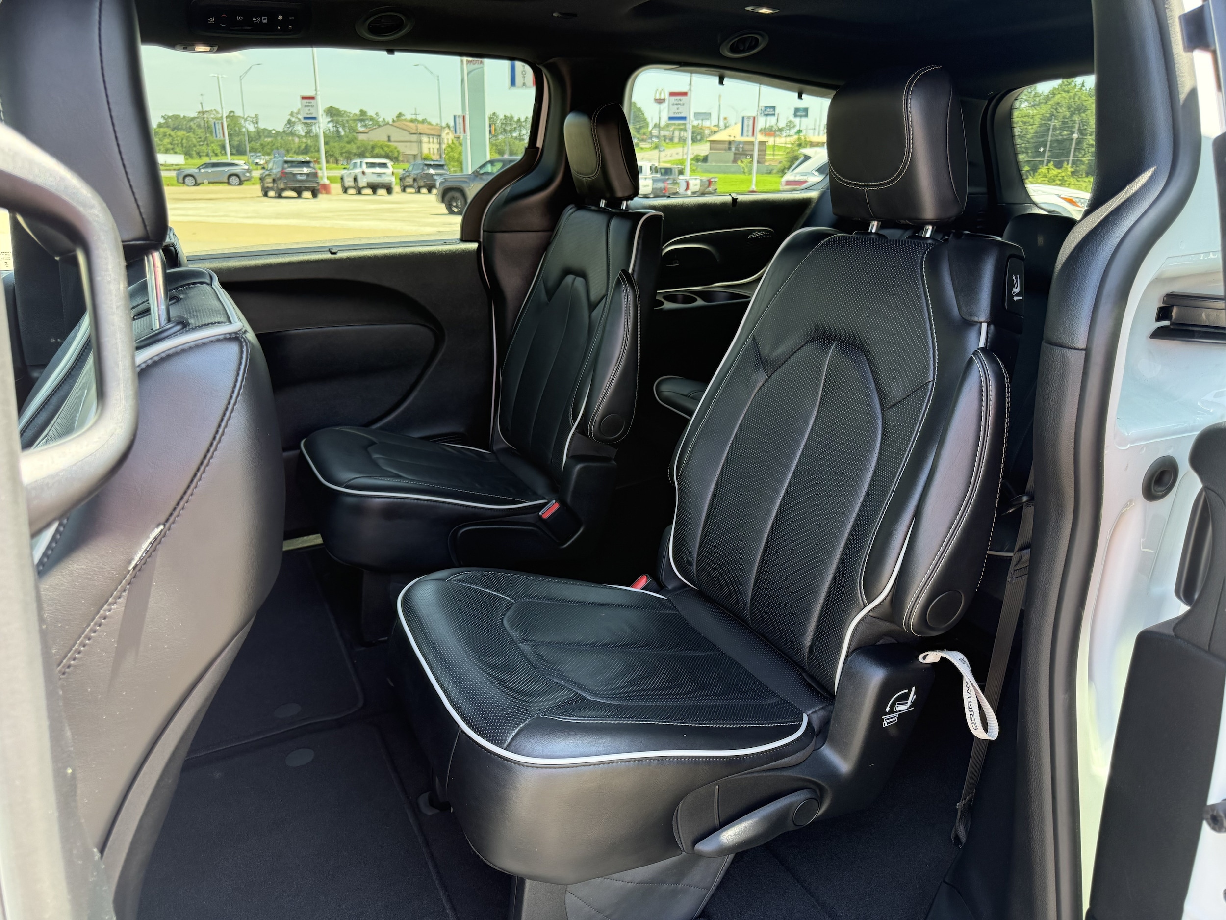 2025 Chrysler Pacifica Limited - Photo 9