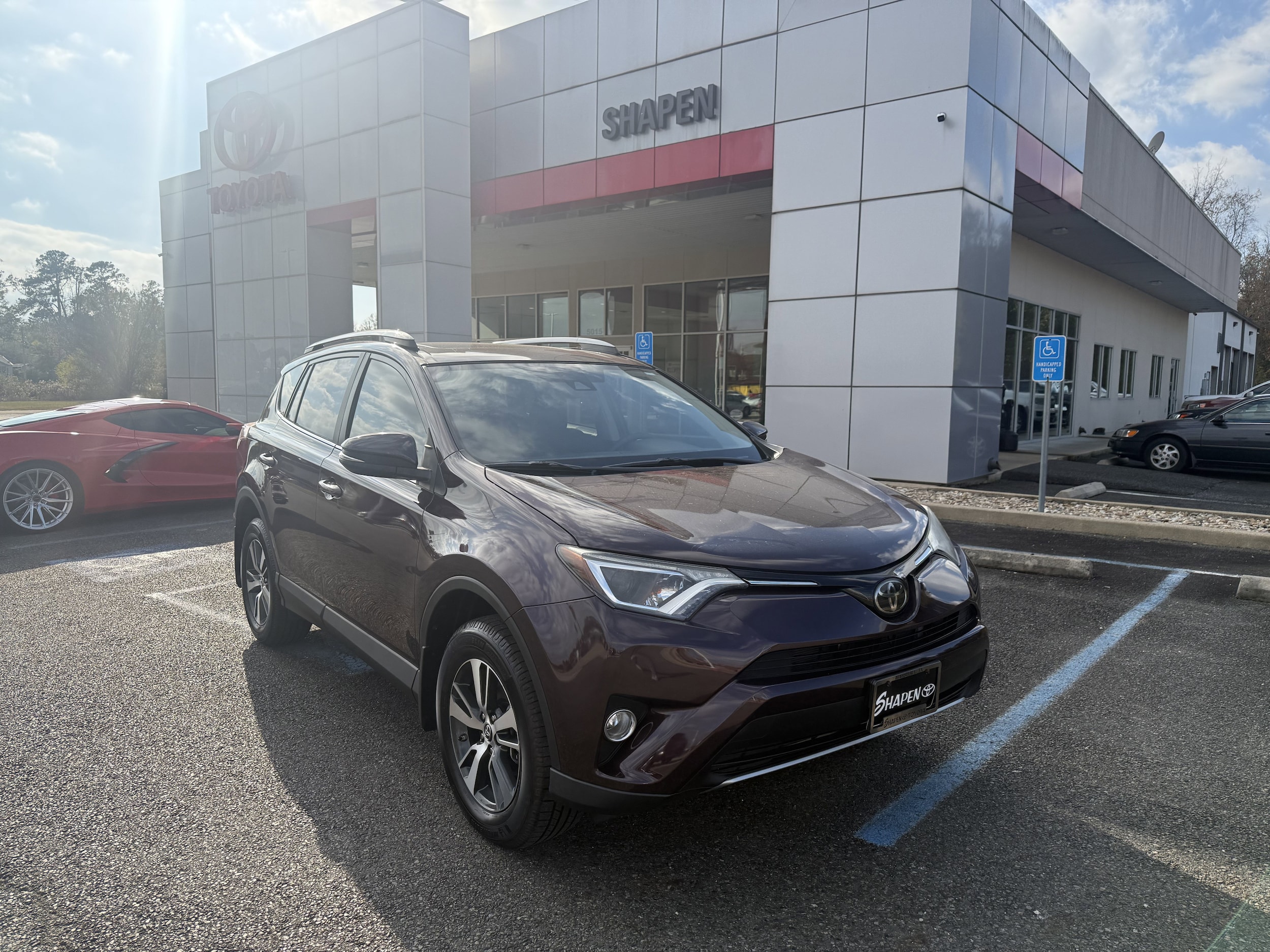2018 Toyota RAV4 XLE's photo