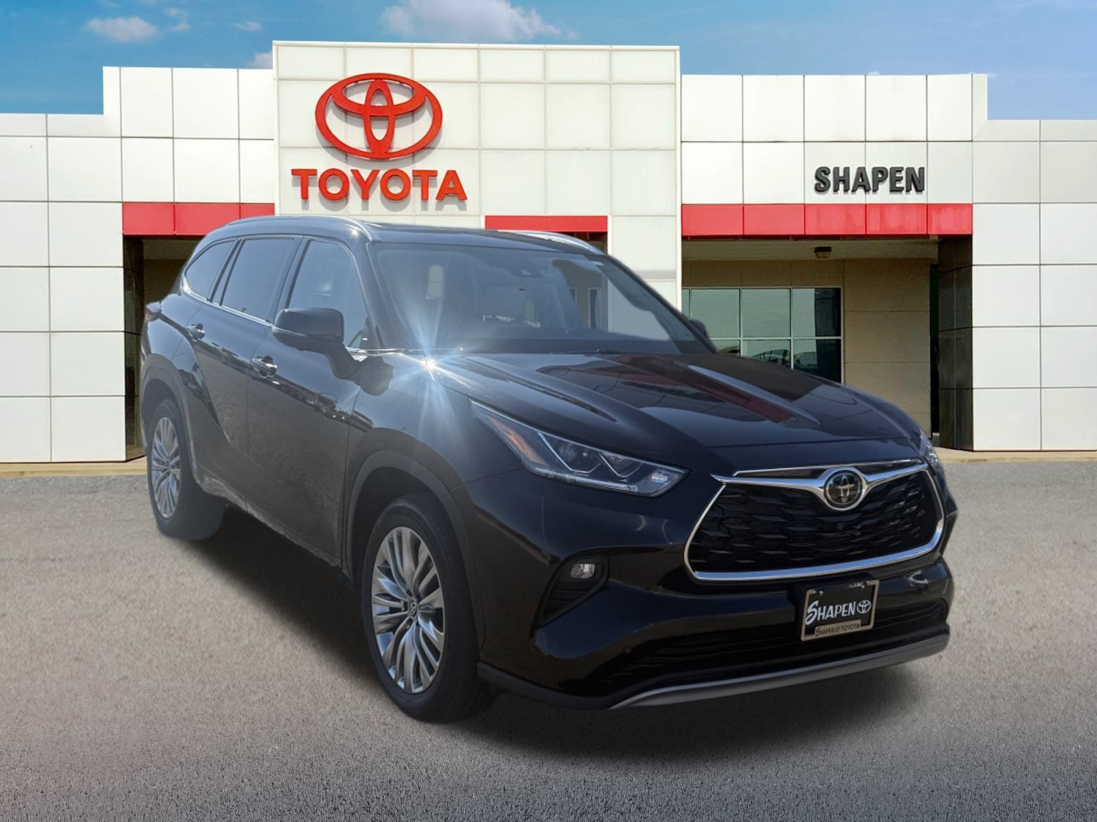 2024 Toyota Highlander Platinum's photo