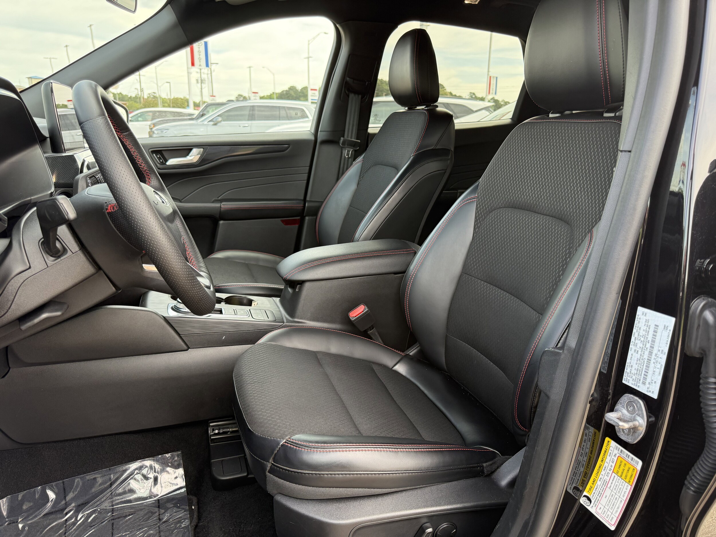 2025 Ford Escape ST-Line Select - Photo 13