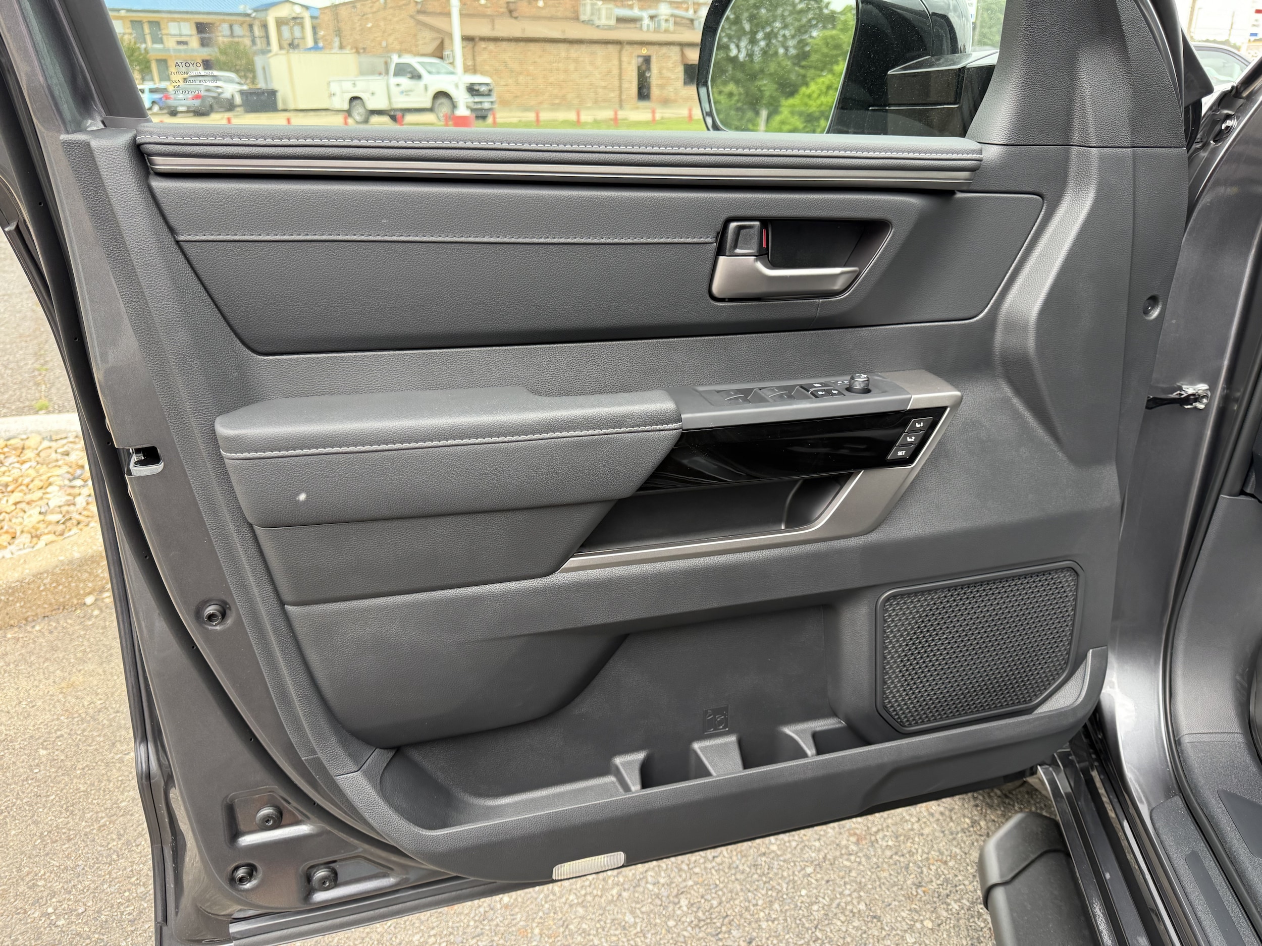 2026 Toyota Tundra Limited - Photo 11