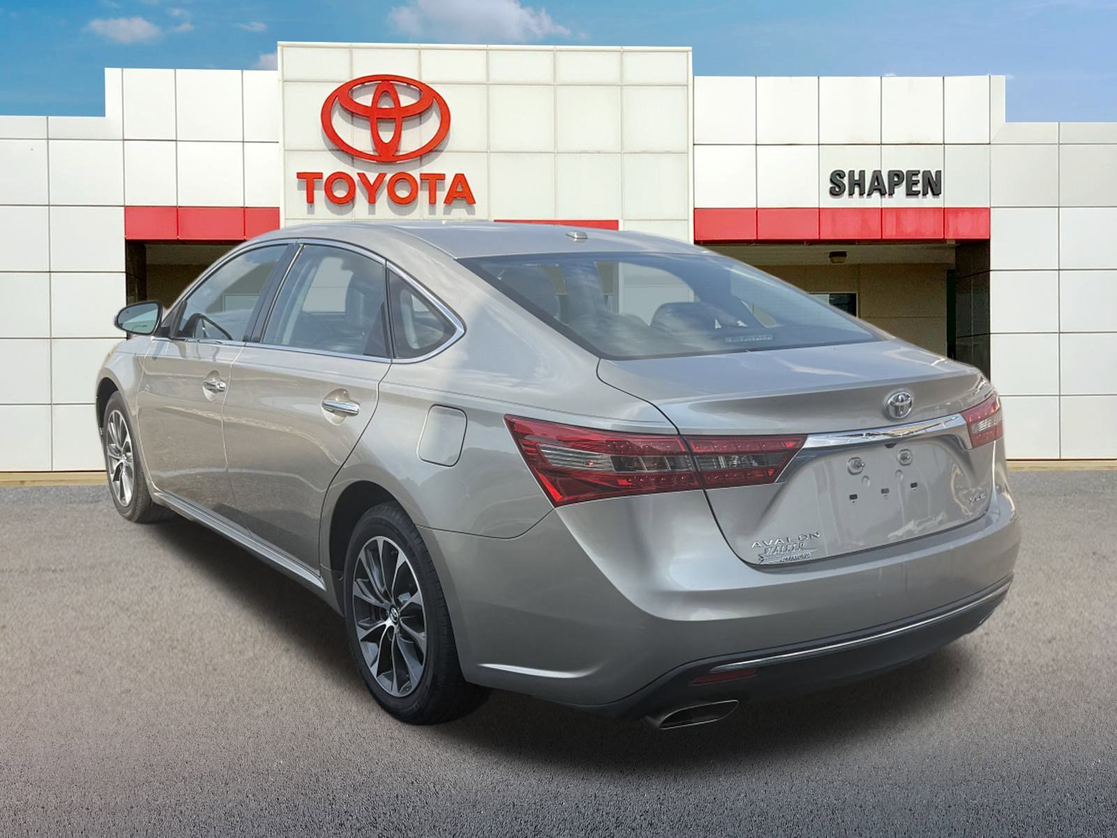 2016 Toyota Avalon XLE photo 4