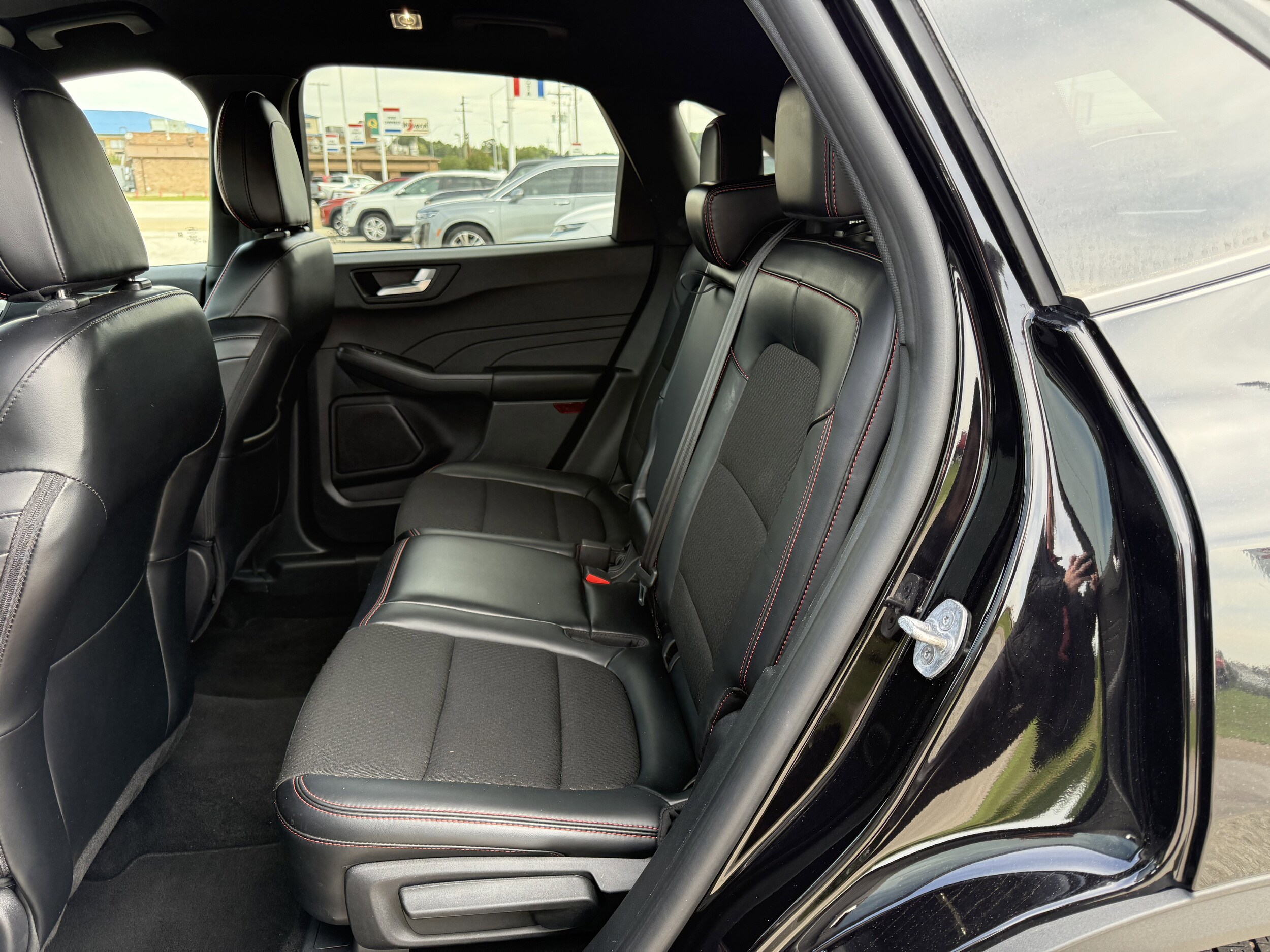 2025 Ford Escape ST-Line Select - Photo 9