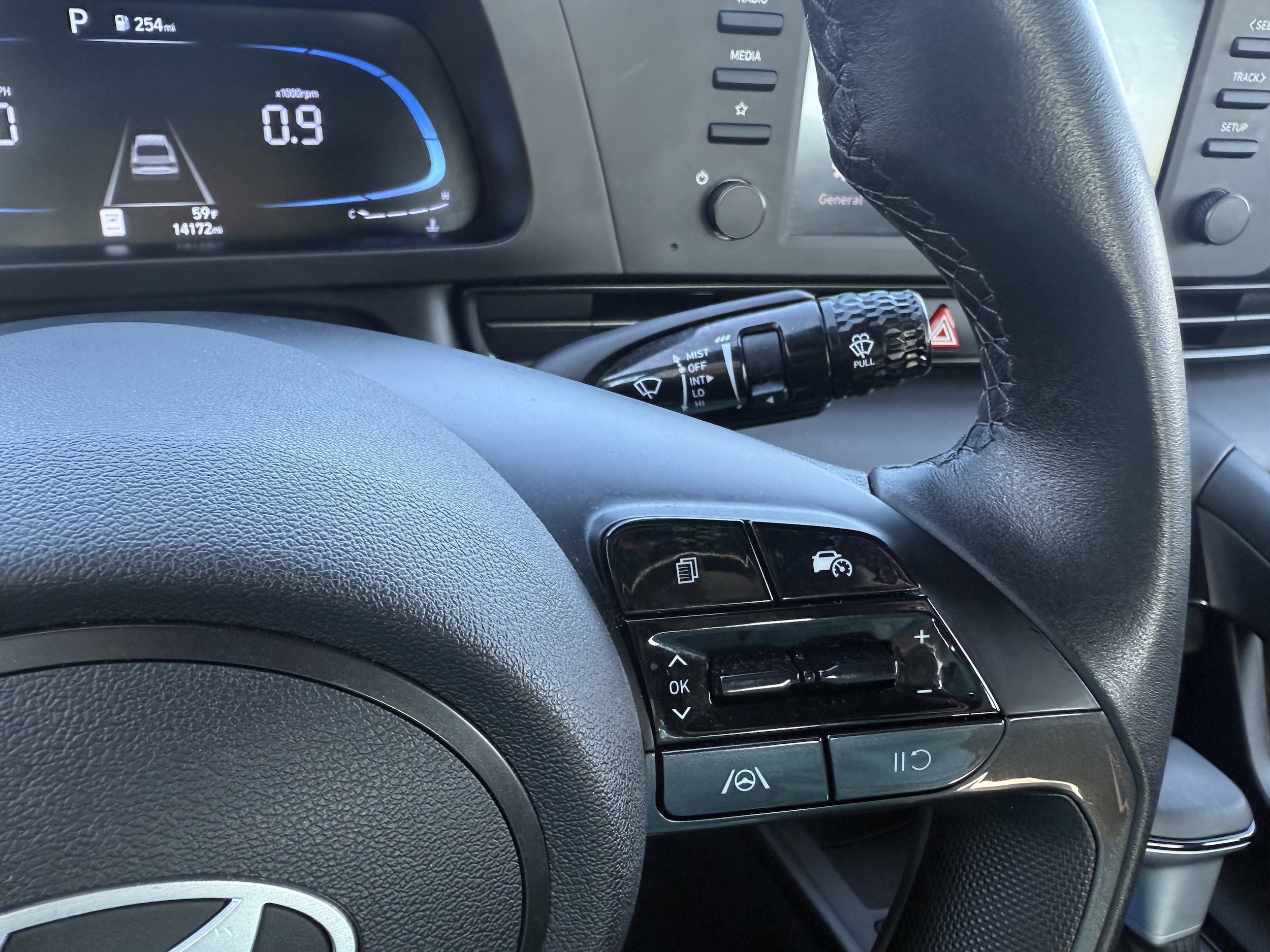 2025 Hyundai Elantra SEL - Photo 15