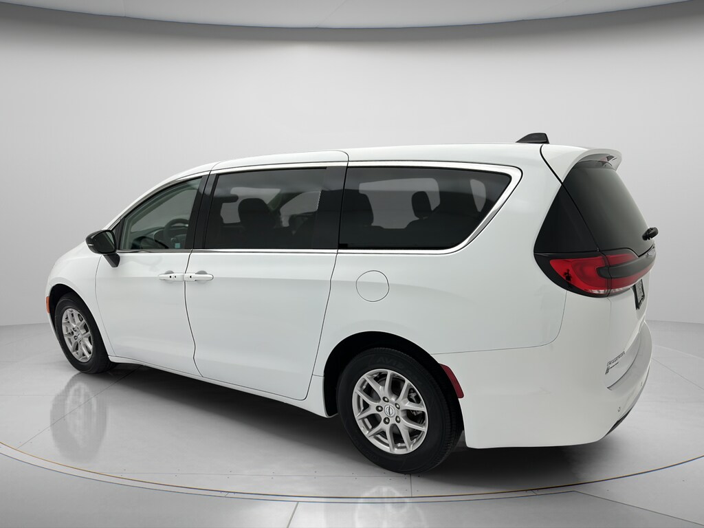 Used 2024 Chrysler Pacifica Touring L Minivan/Van
