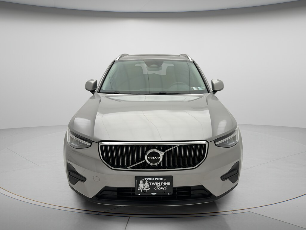 Used 2024 Volvo XC40 B5 Core SUV