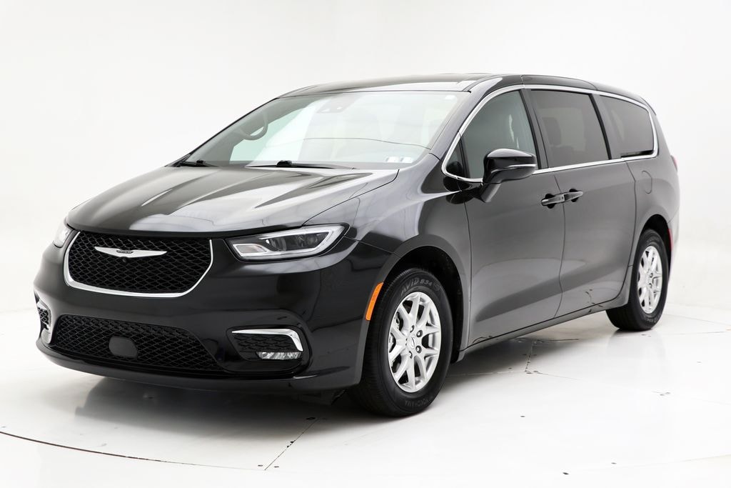 Used 2025 Chrysler Pacifica Select Minivan/Van