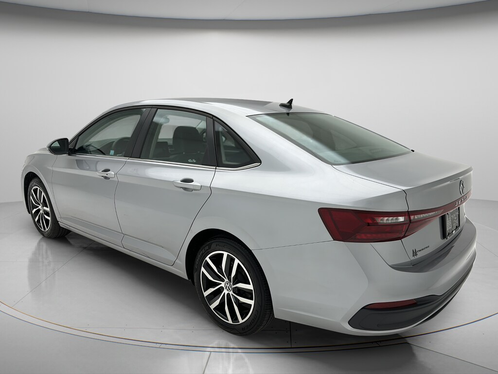 Used 2025 Volkswagen Jetta 1.5T SE Sedan