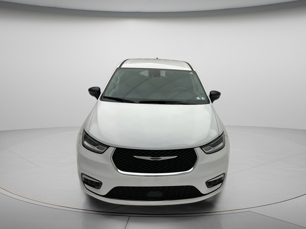 Used 2024 Chrysler Pacifica Touring L Minivan/Van