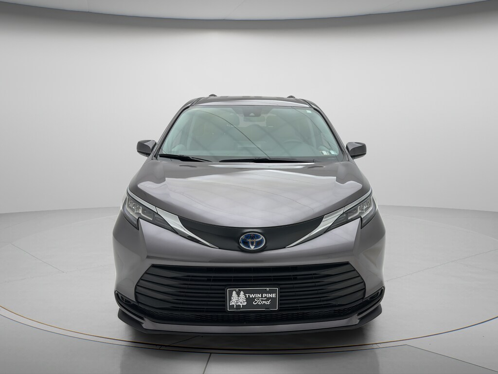 Used 2022 Toyota Sienna LE Minivan/Van
