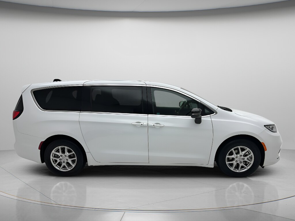 Used 2025 Chrysler Pacifica Select Minivan/Van