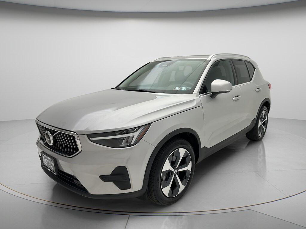 Used 2024 Volvo XC40 B5 Core SUV