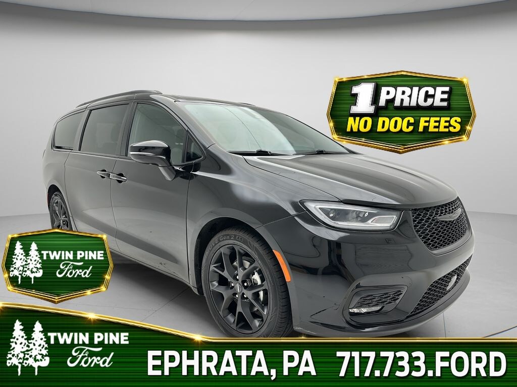 Used 2025 Chrysler Pacifica Limited Minivan/Van