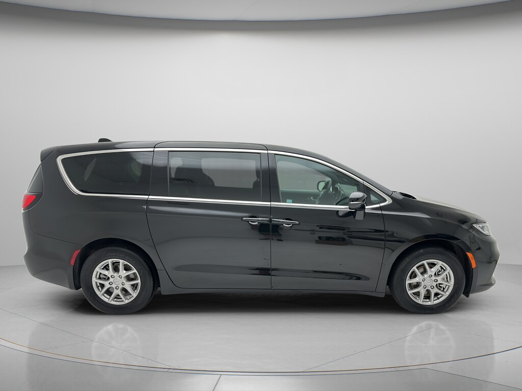 Used 2025 Chrysler Pacifica Select Minivan/Van