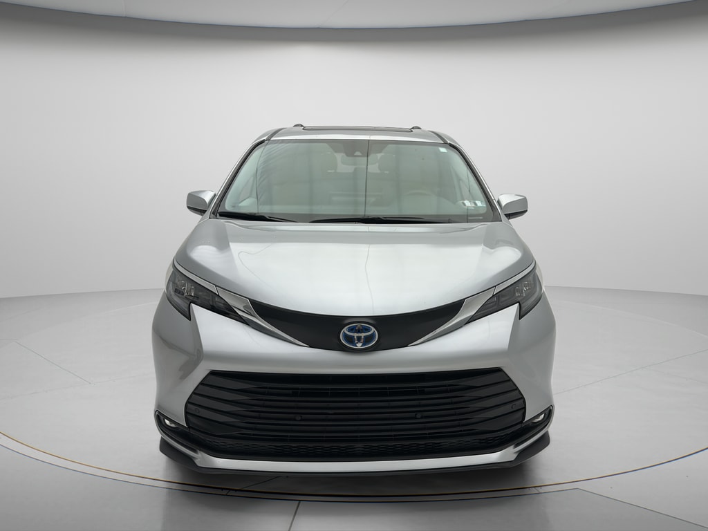 Used 2025 Toyota Sienna XLE Minivan/Van