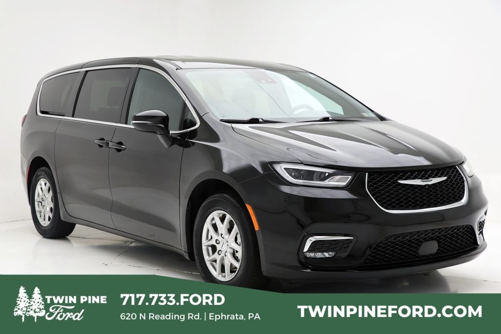 Used 2025 Chrysler Pacifica Select Minivan/Van