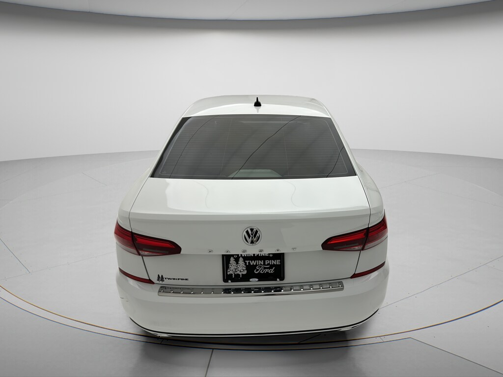 Used 2022 Volkswagen Passat 2.0T SE Sedan