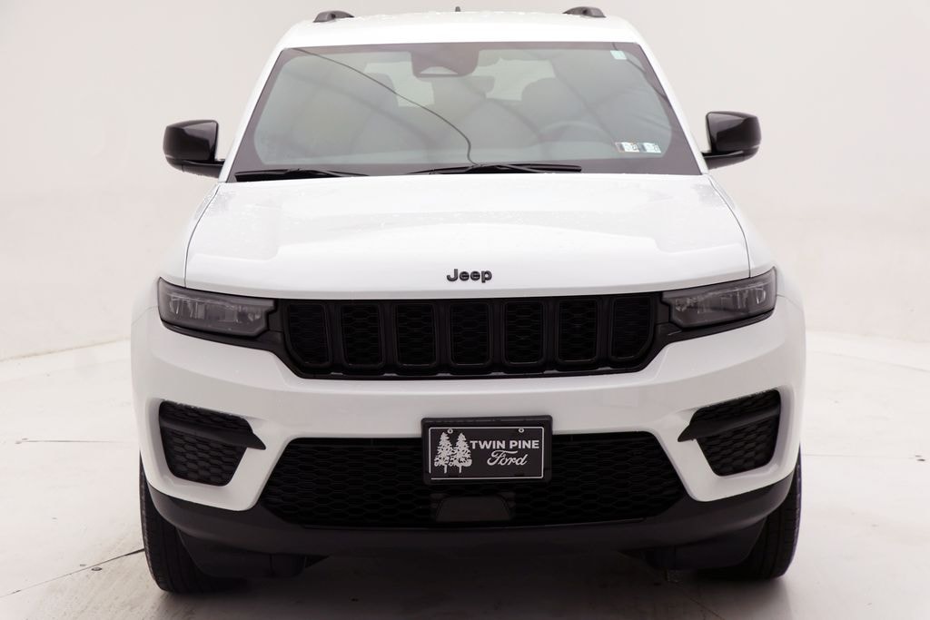 Used 2025 Jeep Grand Cherokee Altitude SUV