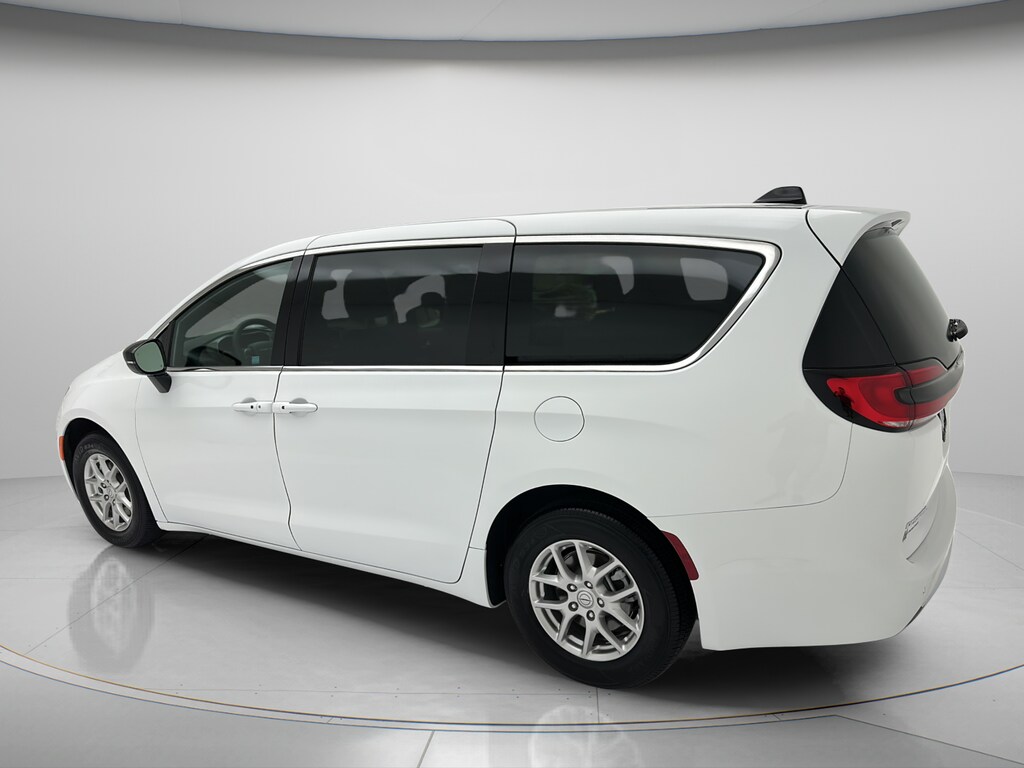Used 2025 Chrysler Pacifica Select Minivan/Van