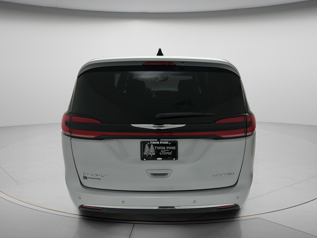Used 2026 Chrysler Pacifica Limited Minivan/Van
