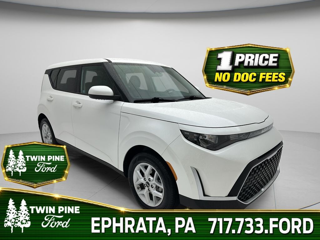 Used 2025 Kia Soul LX Hatchback
