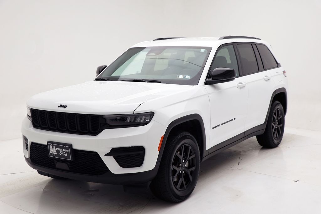 Used 2025 Jeep Grand Cherokee Altitude SUV