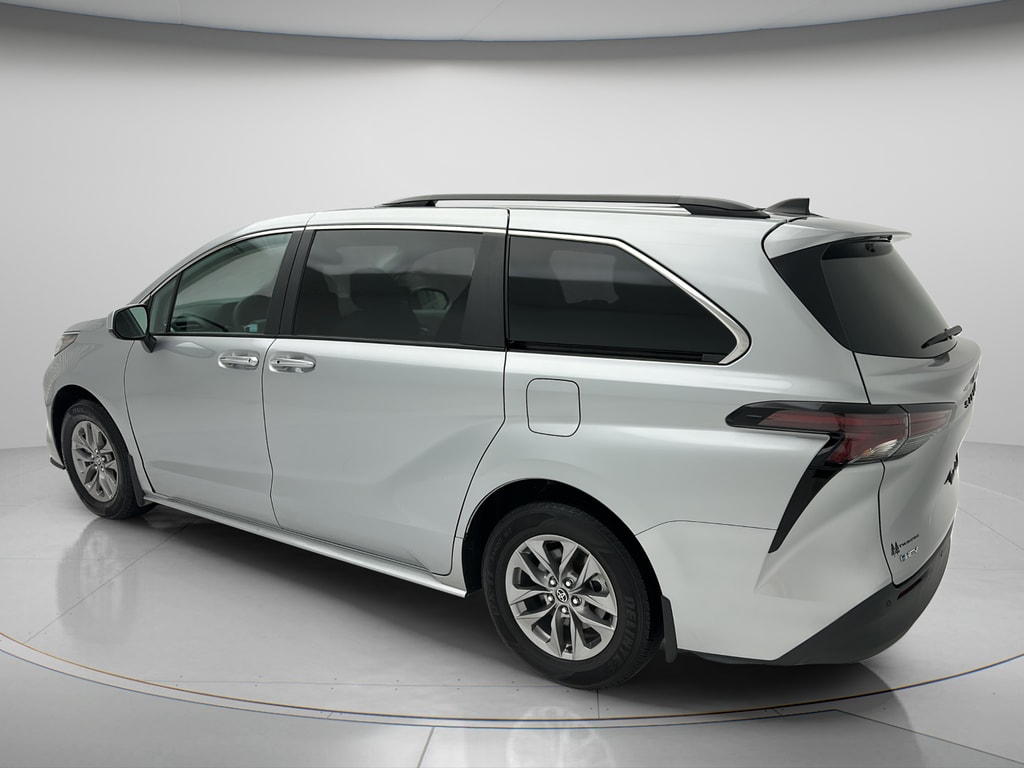 Used 2025 Toyota Sienna XLE Minivan/Van