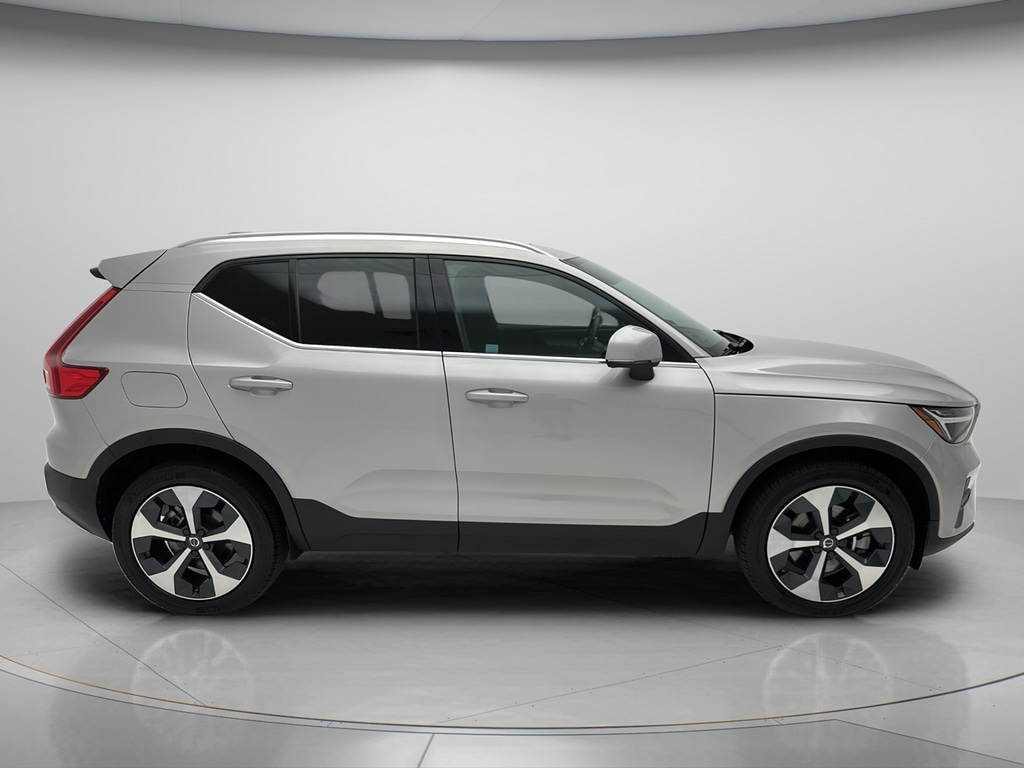 Used 2024 Volvo XC40 B5 Core SUV