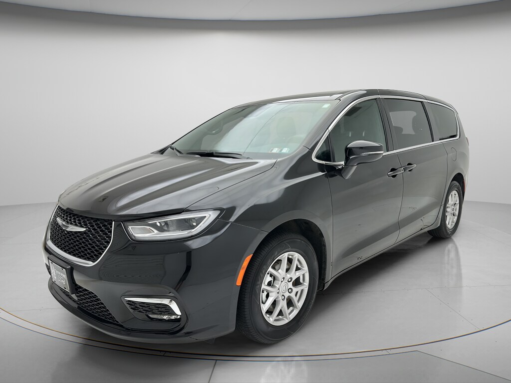 Used 2025 Chrysler Pacifica Select Minivan/Van