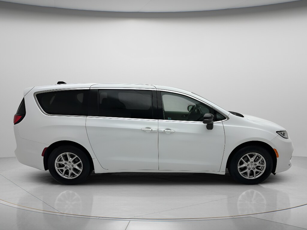 Used 2024 Chrysler Pacifica Touring L Minivan/Van