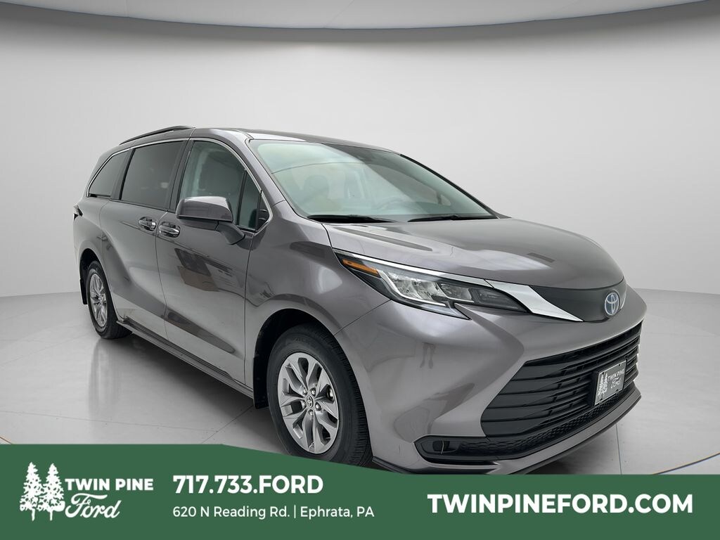 Used 2022 Toyota Sienna LE Minivan/Van