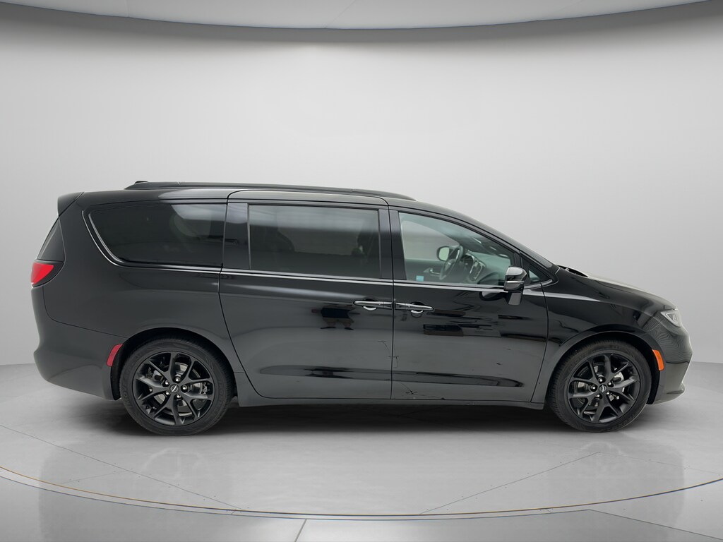 Used 2025 Chrysler Pacifica Limited Minivan/Van