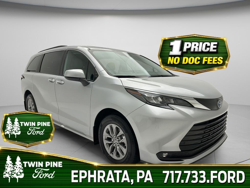 Used 2025 Toyota Sienna XLE Minivan/Van