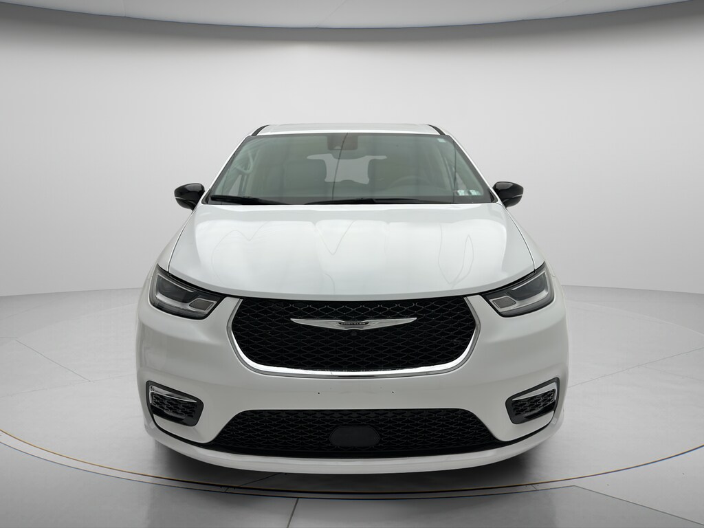 Used 2024 Chrysler Pacifica Touring L Minivan/Van