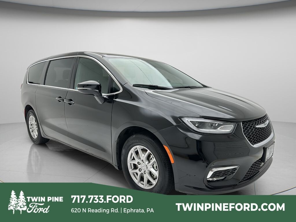 Used 2025 Chrysler Pacifica Select Minivan/Van