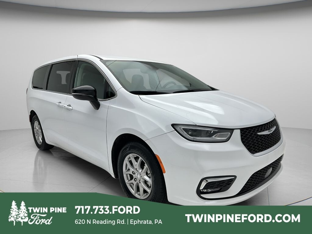 Used 2024 Chrysler Pacifica Touring L Minivan/Van