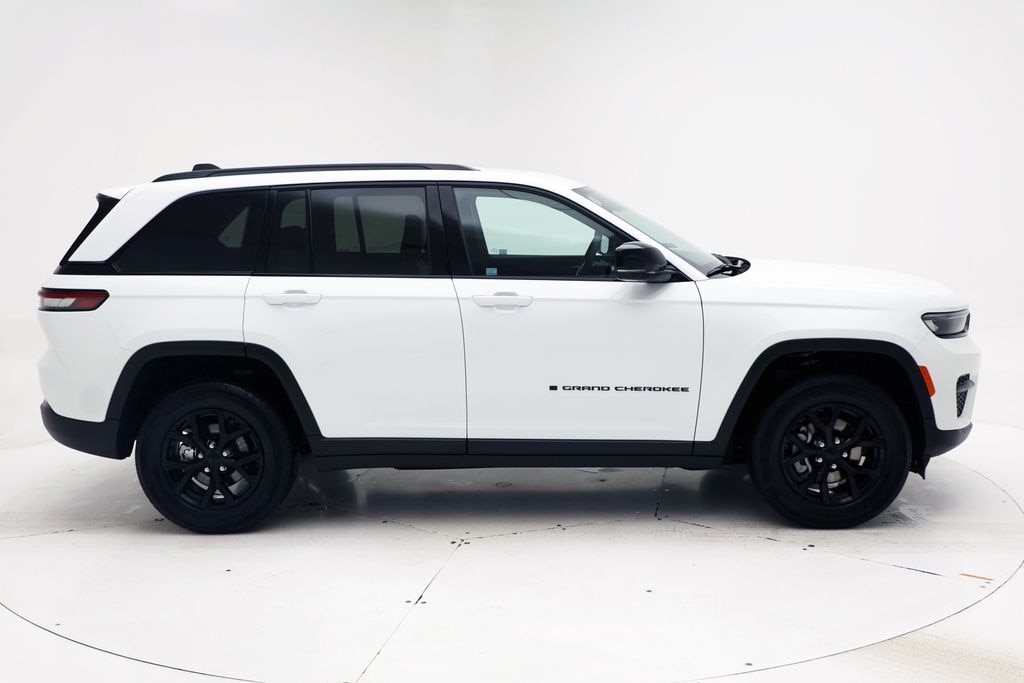 Used 2025 Jeep Grand Cherokee Altitude SUV