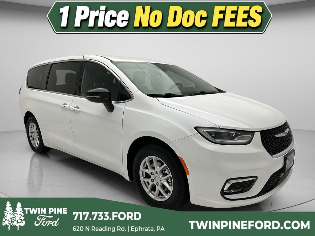 Used 2025 Chrysler Pacifica Select Minivan/Van