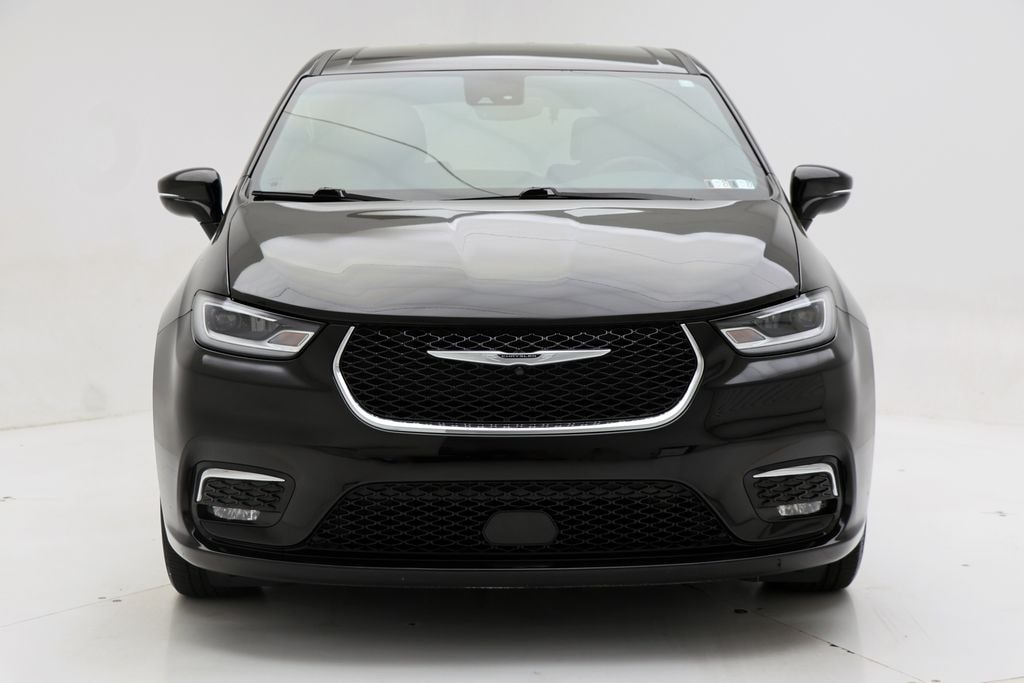 Used 2025 Chrysler Pacifica Select Minivan/Van